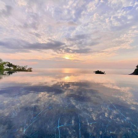 Villa Yang, Private Oceanfront Villa, Камала Экстерьер фото